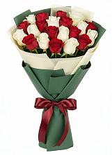 Букет Микс из красных и белых роз в Родниковском