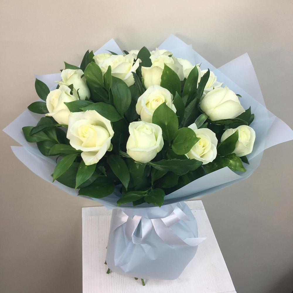 Букет 15 Белых роз Проуд в Родниковском