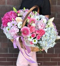 Композиция солнечный день в Родниковском Цветочная композиция из Розы, Хризантемы, Пионы и Лизиантусы в корзине в Родниковском