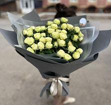 Букет Белые кустовые розы Солинеро в Родниковском