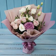 Букет цветов из:  Розы и Лизиантусы в Родниковском