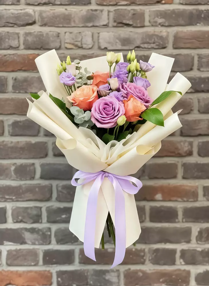 Букет цветов из: Лизиантусы и Розы в Родниковском