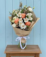 Букет цветов из:  Альстромерии, Лизиантусы, Розы и Хризантемы в Родниковском