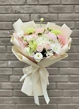 Букет цветов из:  Гвоздики, Розы, Лизиантусы и Хризантемы в Родниковском
