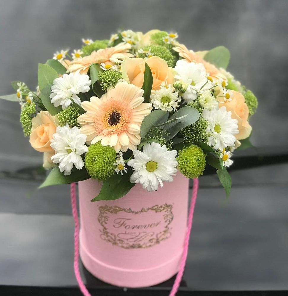 Цветочная композиция из Розы, Герберы и Хризантемы в шляпной коробке в Родниковском