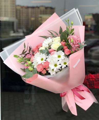 Букет цветов из: Розы, Лизиантусы и Хризантемы в Родниковском