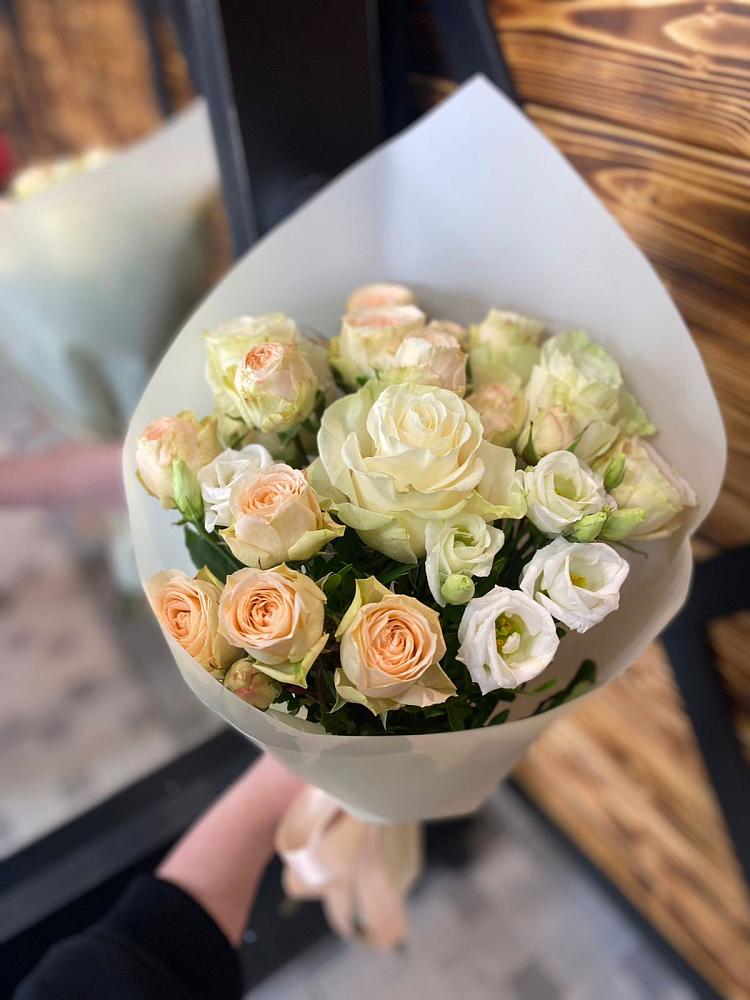 Букет цветов из: Розы и Лизиантусы в Родниковском